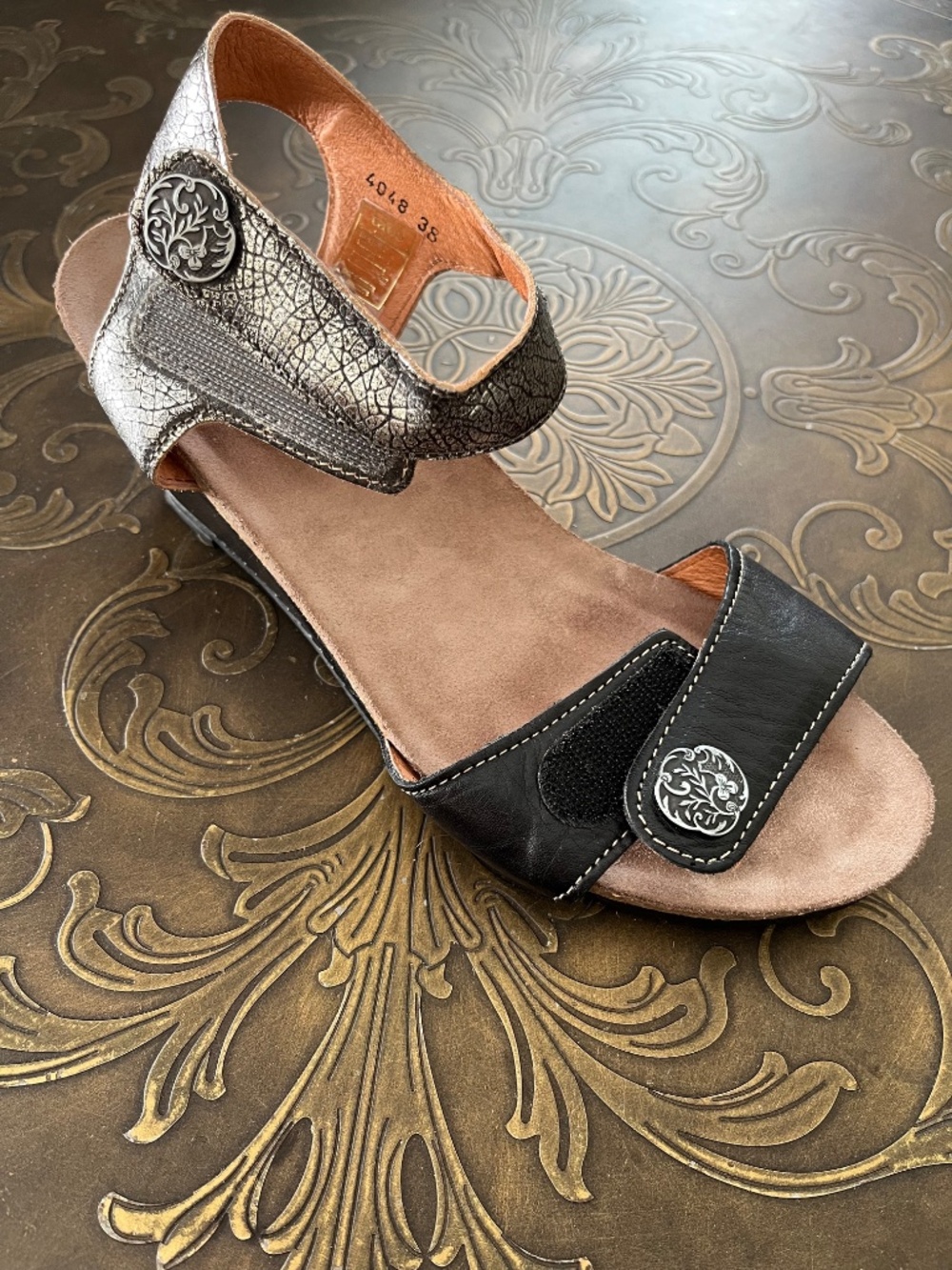 Taos Footwear Leather Wedge Sandals Womens Sz 7.5 (EU 38) Adjustable Straps - Picture 6 of 10